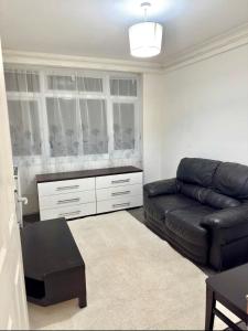 Spacious 5 bedroom house near Wood Green station, London