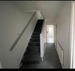 Spacious 5 bedroom house near Wood Green station, London