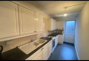 Spacious 5 bedroom house near Wood Green station, London