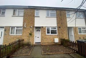 Spacious 5 bedroom house near Wood Green station, London