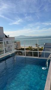 Luxo e exclusividade - Apartamento a 30m da praia da Cachoeira Floripa