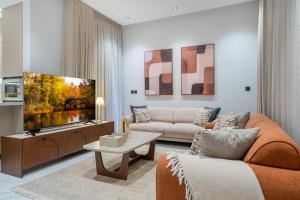 Almajdiah Malqa 3BR Modern Apt 65TV P Parking