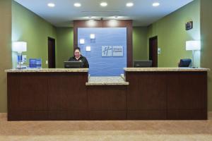 Holiday Inn Express & Suites Brady by IHG