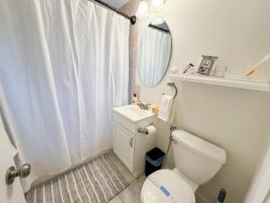 Sun-filled 2BR, In-Unit Laundry, Near T & Medical