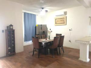 White House 1km Pradera