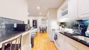 2 Bedroom Unit in the Heart of Back Bay