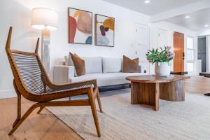 Cozy Modern Haven w Soothing Ambience & Pool