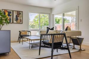 Cozy Modern Haven w Soothing Ambience & Pool