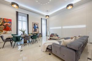 Magnificent 3BR w Balcony by the Parliament