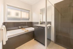 Modern Lucas Comfort Quiet, Beautiful & Spacious