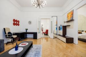 Dohany Synagogue Elegant 2BR 2BATH & Balcony