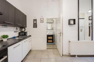 Dohany Synagogue Elegant 2BR 2BATH & Balcony