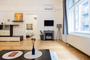 Dohany Synagogue Elegant 2BR 2BATH & Balcony