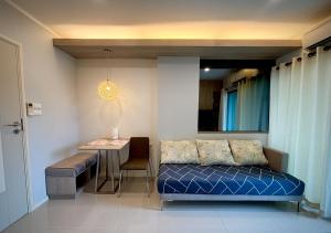 LPN Cha-am Beachfront Wifi 10 meters to beach 1BR ติดทะเล