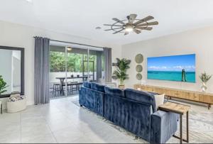 Peaceful Naples Gateway