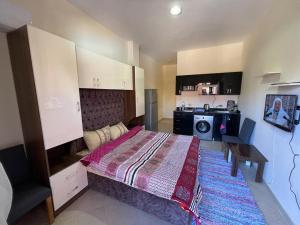 Cosy Studio with a Lovely Balcony & Pool View in La Syrena Resort with Free Pool Access