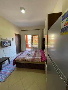 Cosy Studio with a Lovely Balcony & Pool View in La Syrena Resort with Free Pool Access