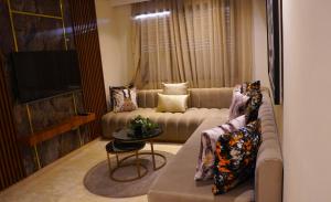 Modern Studio with Rooftop Pool & Free Parking