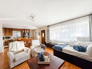 7 mins Nvidia, 10 mins Levis ,4 Free Parks