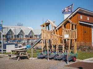 Apartment by the Beach with Sea Views