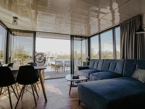 Houseboat at Marina with Lake Views