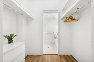 2-Bed Escape with Pool and BBQ Access