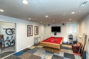 Mountain 4 with Hot Tub