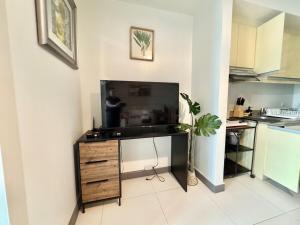 Charming 1 BR KL Tower Makati