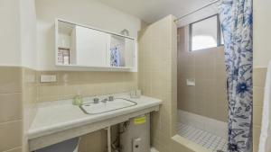 7 Flynns Beach Apartments