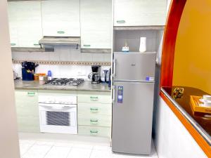 City Center Apartment Steps from the Beach شقة ممتازة خطوات فقط عن البحر ووسط المدينة