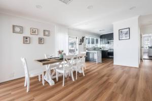 Foreshore Haven - Poolside Comfort near Rye Beach