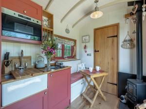 Bonnies Shepherd Hut - Uk50228