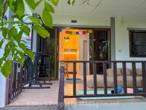 Hidden Gem - 5 min Beach, Soft Mattress, Cozy Balcony, Work & Workout zones