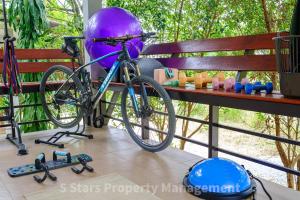 Hidden Gem - 5 min Beach, Soft Mattress, Cozy Balcony, Work & Workout zones