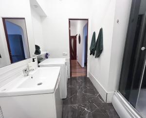 City centre apartments with free parking