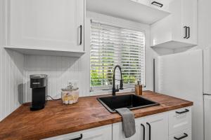Newly Renovated Home- Sailboat Bend - Walk to Las Olas - 4 Miles to Beach