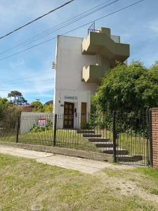 Departamento con cochera para 4 personas, 2 ambientes en Villa Gessel a cuatro cuadras de la playa
