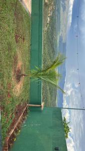 Casa vista da serra verde