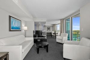 Glass Wrapped Around Corner Unit Unbeatable View