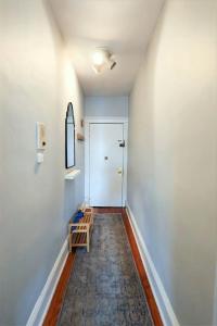 Bright City-View Stay by Public Transport