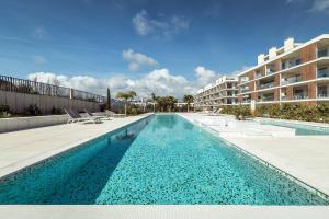 Relaxing Pool Stay in Albufeira Private Terrace