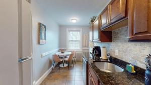 Steps to public transport, Boston Coll, Roof Deck