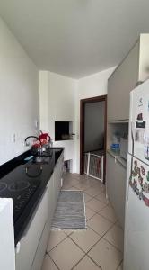 Apê à beira-mar aconchegante com sacada gourmet