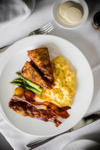 Grand Dilly Inn Saigon Hotel - Ben Thanh Market