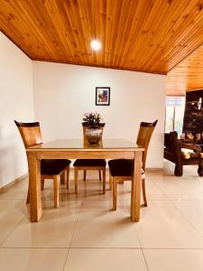 Cabaña Valle De La Laguna, jacuzzi y vista al Lago