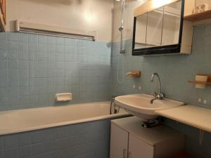 Appartement cosy pour 4 pers. avec balcon, proche centre et téléphérique - FR-1-464-261