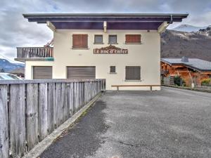 Appartement lumineux 2 pièces avec balcon et parking - FR-1-524-146