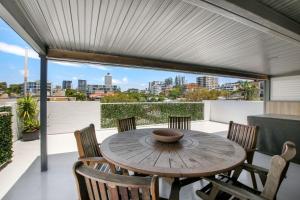 Trade Winds Unit 5, 52 Edmund St, Kings Beach