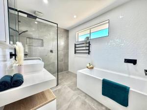 Brisbane Studio in Belmont | Easy to City & Airport Hotel suite