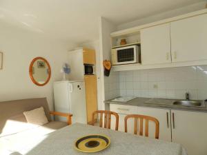 Appartement avec piscine, 5 couchages, parking, Le Lavandou - FR-1-251-908